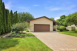 5009 Sandburg Dr, McHenry, IL 60050 - Photo 2