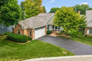 464 Park Barrington Dr, Barrington, IL 60010 - Photo 1