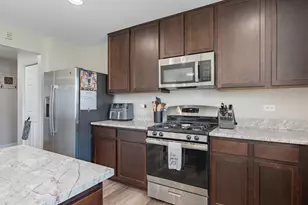1004 Daniel St, Plano, IL 60545 - Photo 8