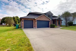 16127 Burgundy Dr, Plainfield, IL 60586 - Photo 2