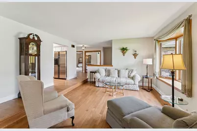 384 E Montrose Avenue, Wood Dale, IL 60191 - Photo 6