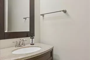2304 N Lakewood Ave, Chicago, IL 60614 - Photo 16