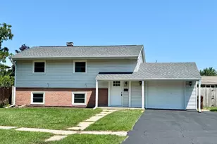 621 W 8th St, Belvidere, IL 61008 - Photo 1
