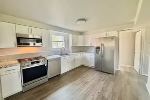 621 W 8th St, Belvidere, IL 61008 - Photo 8