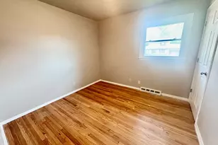 621 W 8th St, Belvidere, IL 61008 - Photo 12