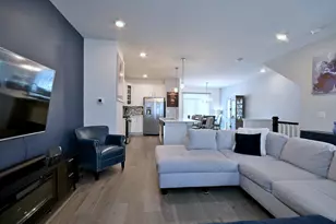 1538 Times Dr, Des Plaines, IL 60018 - Photo 2