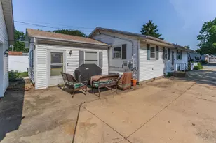 908 E Chestnut St, Pontiac, IL 61764 - Photo 12