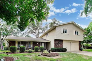 252 Millford Ln, Bloomingdale, IL 60108 - Photo 2