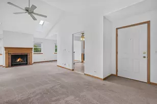 2789 Glasgow Ct, Schaumburg, IL 60194 - Photo 14
