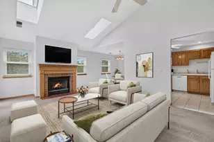 2789 Glasgow Ct, Schaumburg, IL 60194 - Photo 2