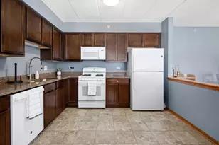 175 W Brush Hill Rd, Elmhurst, IL 60126 - Photo 10