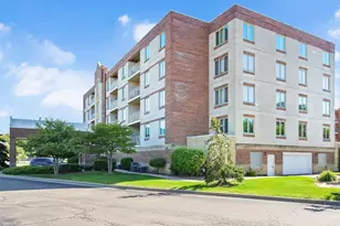 175 W Brush Hill Rd, Elmhurst, IL 60126 - Photo 2