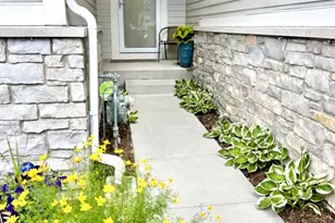 530 Pershing Ct, Barrington, IL 60010 - Photo 2