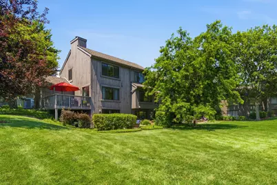 423 Deer Trail Hill Trail, Lake Barrington, IL 60010 - Photo 2