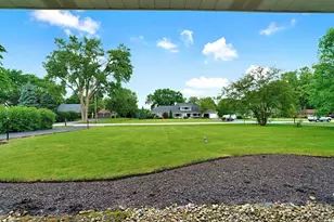 22W689 Elmwood Dr, Glen Ellyn, IL 60137 - Photo 2