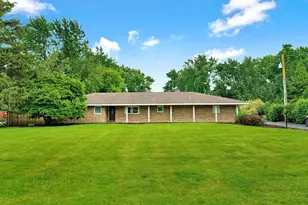 22W689 Elmwood Dr, Glen Ellyn, IL 60137 - Photo 1