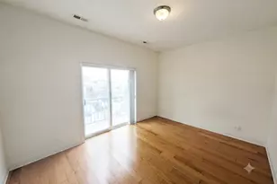 2352 W Byron St, Chicago, IL 60618 - Photo 14