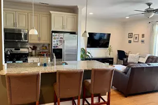 2352 W Byron St, Chicago, IL 60618 - Photo 2