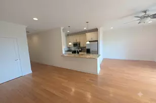 2352 W Byron St, Chicago, IL 60618 - Photo 2