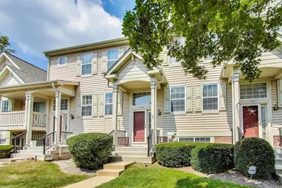 985 Manchester Circle #985, Grayslake, IL 60030 - Photo 2