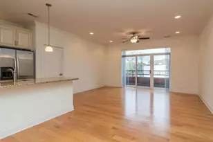 2352 W Byron St, Chicago, IL 60618 - Photo 2