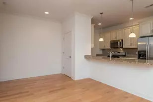 2352 W Byron St, Chicago, IL 60618 - Photo 4