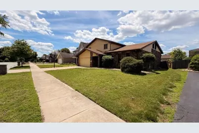 18348 Carriage Lane, Lansing, IL 60438 - Photo 2