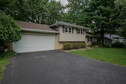28W610 Lester Street, West Chicago, IL 60185 - Photo 2