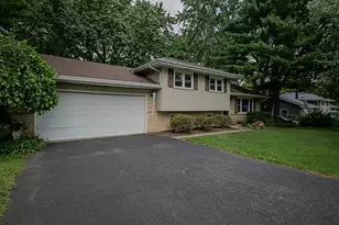 28W610 Lester St, West Chicago, IL 60185 - Photo 2