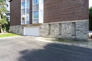 2600 Windsor Mall, Park Ridge, IL 60068 - Photo 2