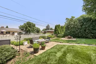 1434 Maple Ln, Elgin, IL 60123 - Photo 28