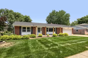 1434 Maple Ln, Elgin, IL 60123 - Photo 2