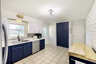 1434 Maple Ln, Elgin, IL 60123 - Photo 10
