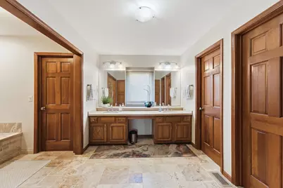 690 Waterford Drive, Des Plaines, IL 60016 - Photo 18