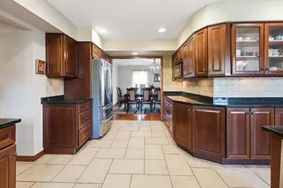 690 Waterford Drive, Des Plaines, IL 60016 - Photo 10