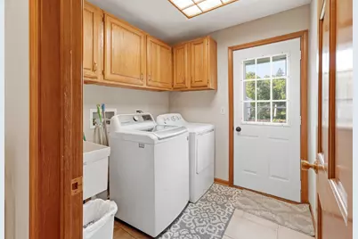 690 Waterford Drive, Des Plaines, IL 60016 - Photo 16