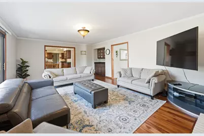 690 Waterford Drive, Des Plaines, IL 60016 - Photo 6