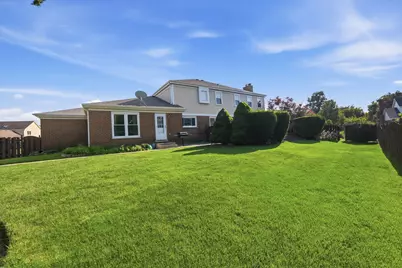 690 Waterford Drive, Des Plaines, IL 60016 - Photo 36