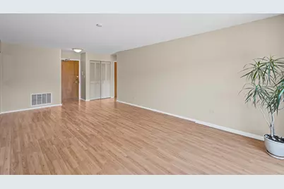 5005 Enfield Avenue #108, Skokie, IL 60077 - Photo 4