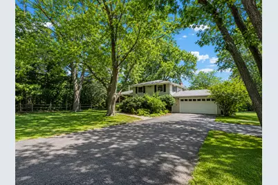 8 E Rollins Road, Round Lake Beach, IL 60073 - Photo 2
