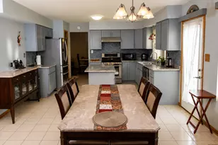 10S168 Oneill Dr, Burr Ridge, IL 60527 - Photo 8