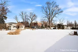 8 E Rollins Rd, Round Lake Beach, IL 60073 - Photo 18