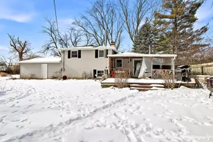 8 E Rollins Rd, Round Lake Beach, IL 60073 - Photo 16