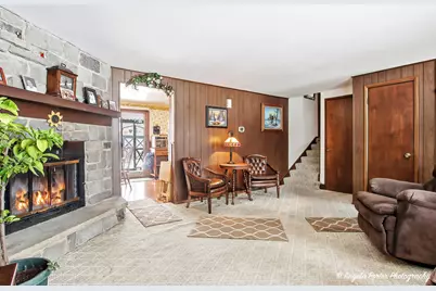 8 E Rollins Road, Round Lake Beach, IL 60073 - Photo 4