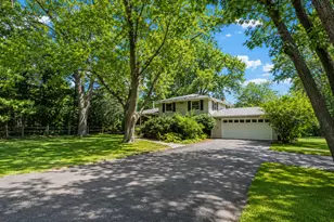 8 E Rollins Rd, Round Lake Beach, IL 60073 - Photo 2