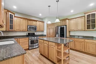 426 Heatherwood Dr SE, Oswego, IL 60543 - Photo 2