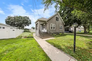 1614 7th St, Peru, IL 61354 - Photo 2