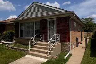 137 Linden Ave, Bellwood, IL 60104 - Photo 2