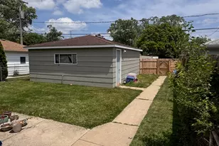 137 Linden Ave, Bellwood, IL 60104 - Photo 4