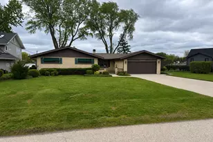 2403 W Fairview Ave, Johnsburg, IL 60051 - Photo 2